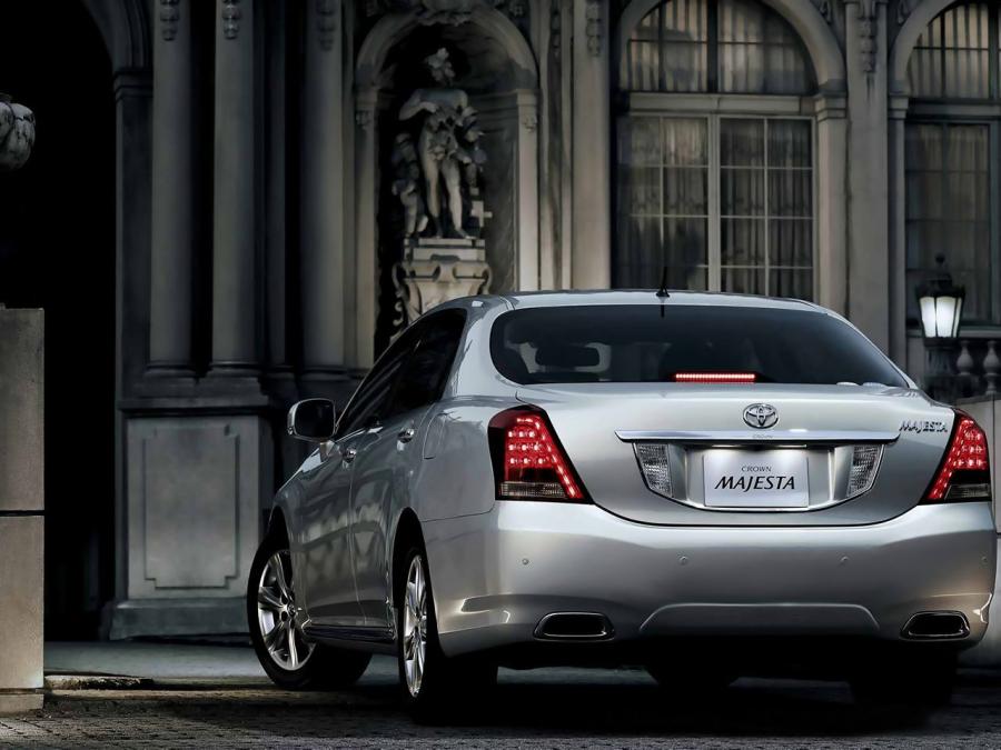  Toyota Crown Majesta 2009 года  (фото 4 из 21)